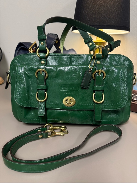 Coach Handbags - Coach Green Chelsea Leather Turnlock Shoulder Bag with Gold Hardware